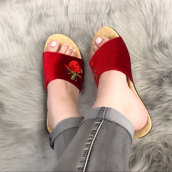 Red Slides/Sandals Very Comfortables - Picture 2 of 4